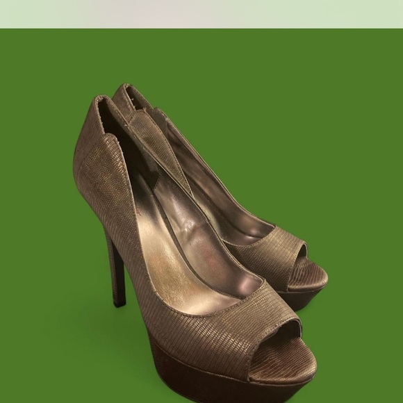 Faux Snake Skin heels - Picture 3 of 3